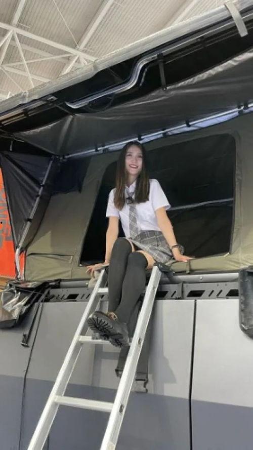 网红定制房车吃瓜,揭秘明星同款移动豪宅的奢华生活