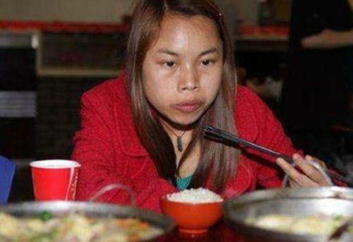 桑坡村网红陈小姐吃瓜