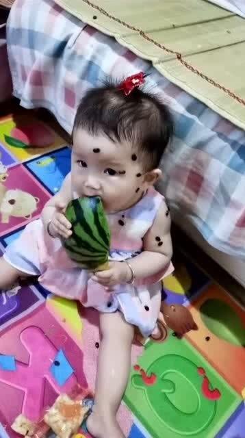 网课哥哥和妹妹吃瓜,网课哥哥与妹妹的甜蜜瓜田时光